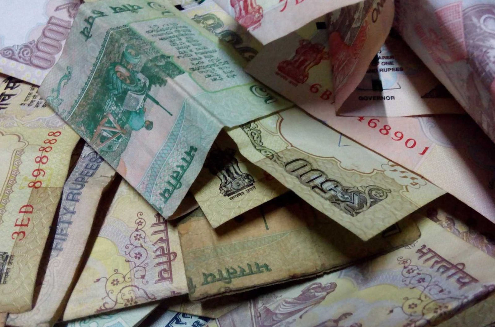 सोशल मीडिया पर वायरल हो रहे हैं ये टॉप ट्रेंड्स