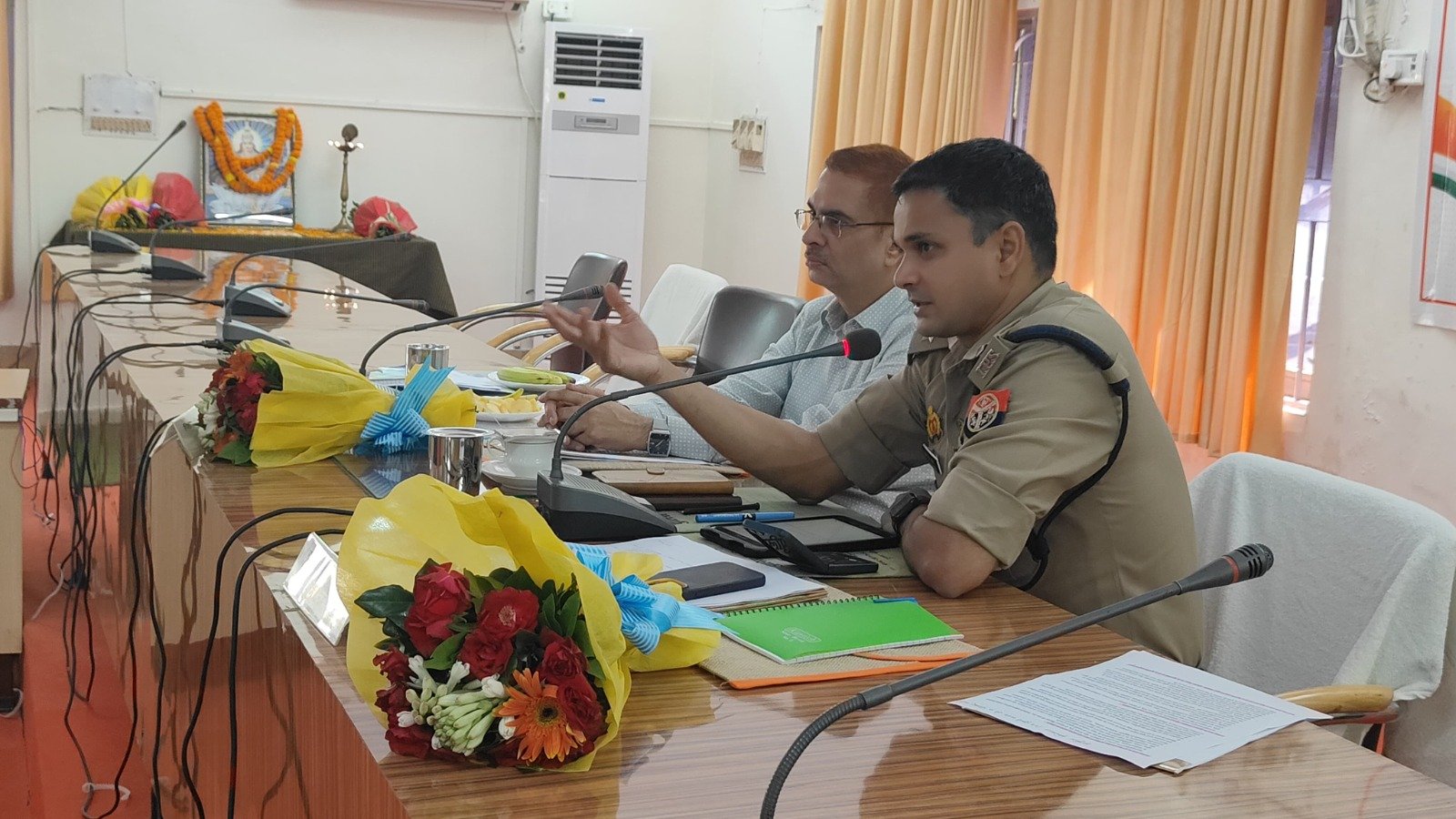 जिलाधिकारी सोनभद्र व पुलिस अधीक्षक सोनभद्र ने नवरात्रि, दुर्गा पूजा, दशहरा, दीपावली, भाई दूज, छठ पूजा के दृष्टिगत धर्म गुरूओं के साथ की बैठक दिये आवश्यक दिशा निर्देश।