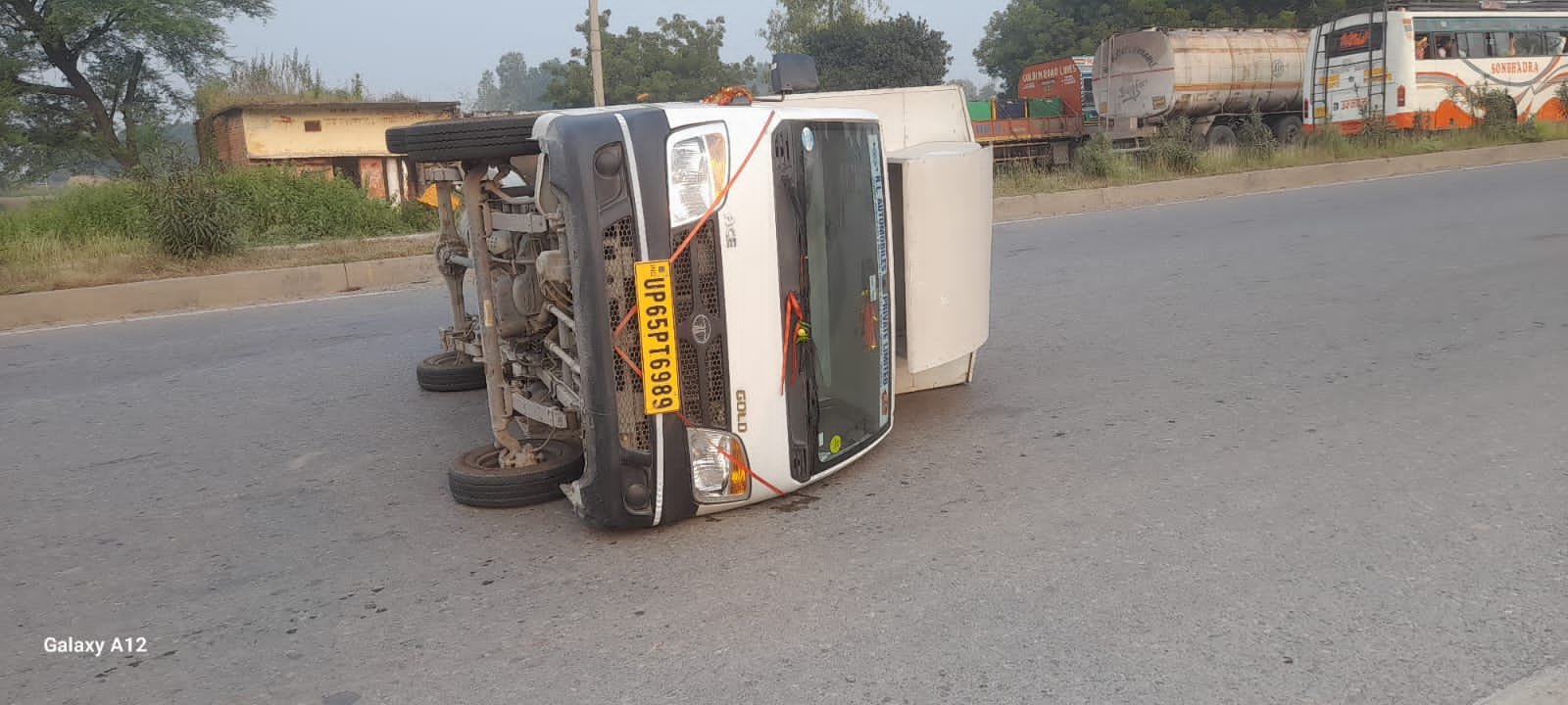 मैजिक वाहन के धक्के से पेट्रोल कर्मी की मौत।
