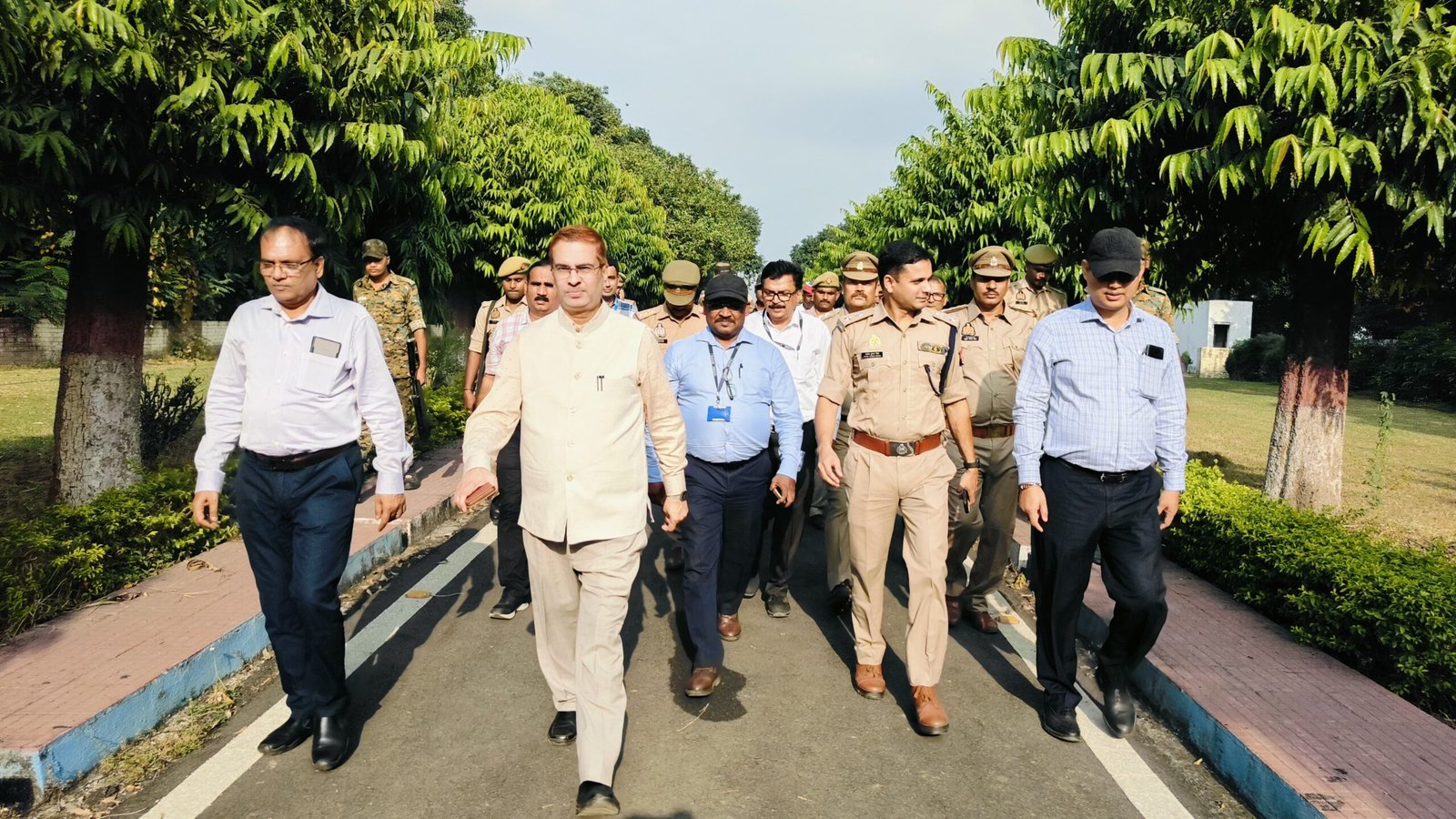 जिलाधिकारी व पुलिस अधीक्षक ने परियोजनाओं के प्रतिनिधियों के साथ की बैठक