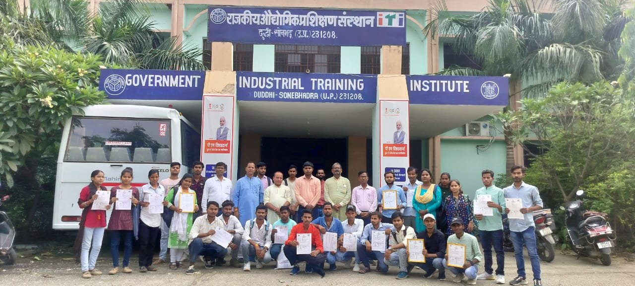 राजकीय औद्योगिक प्रशिक्षण संस्थान दुद्धी के प्रधानाचार्य रविन्द्र पटेल ने अवगत कराया है कि आज राजकीय औद्योगिक प्रशिक्षण संस्थान दुद्धी सोनभद्र, में कौशल दिक्षान्त समारोह का आयोजन किया गया,