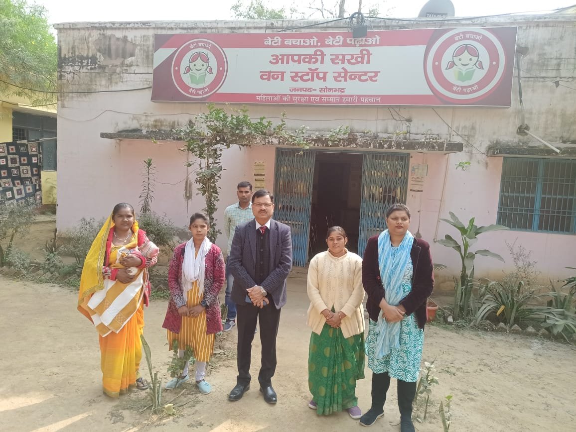 सोनभद्र अपर जनपद न्यायाधीश/सचिव, जिला विधिक सेवा प्राधिकरण, सोनभद्र श्री शैलेन्द्र यादव ने अवगत कराया है की उ0प्र0 राज्य विधिक सेवा प्राधिकरण के निर्देशों के अनुसार श्री रवीन्द्र विक्रम सिंह माननीय जनपद न्यायाधीश,
