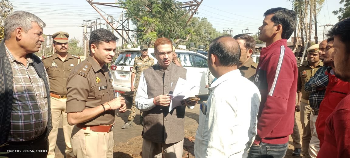 जिलाधिकारी व पुलिस अधीक्षक ने 33/11 विद्युत उप केन्द्र राबर्ट्सगंज, 220 एवं 132 के0वी0ए0 विद्युत उप केन्द्र छपका राबर्ट्सगंज का किये औचक निरीक्षण