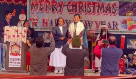 सेंट जोसेफ स्कूल में मनाया गया क्रिसमस डे   सोनभद्र। जनपद के रॉबर्ट्सगंज नगर में सिथत सेंट जोसेफ स्कूल में ईसा मसीह के जन्म दिवस के अवसर पर क्रिसमस का त्योहार बड़े ही धूमधाम से मनाया गया।