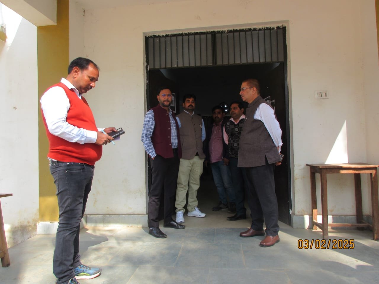 जिला शिक्षा एंव र्प्रशिक्षण संस्थान में स्थापित नव निर्मित प्रशिक्षण हाल का जिलाधिकारी ने किये औचक निरीक्षण