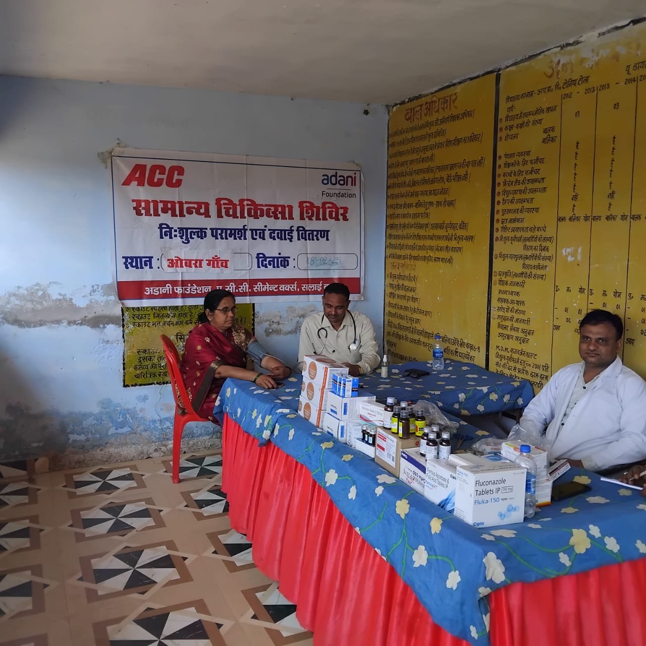 अडानी फाउंडेशन, ए.सी.सी. सीमेंट वर्क्स सलाईबनवा द्वारा पनारी पंचायत के ओबरा गाँव मे हेल्थ कैंप का आयोजन