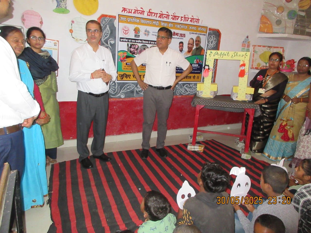 सोनभद्र     नोडल अधिकारी/ग्राम विकास आयुक्त एवं सचिव ने तिलौलीकलॉ गांव का किये निरीक्षण, ग्राम के विकास की जानी हकीकत, दिये आवश्यक दिशा-निर्देश