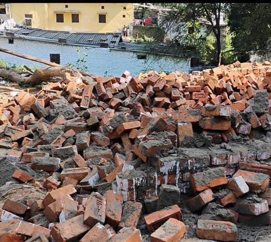 बिजली विभाग की बड़ी कार्रवाई ,, पिपरी रेंज वन विभाग संयुक्त टीम द्वारा ध्वस्त कराई गईं झोपड़ी