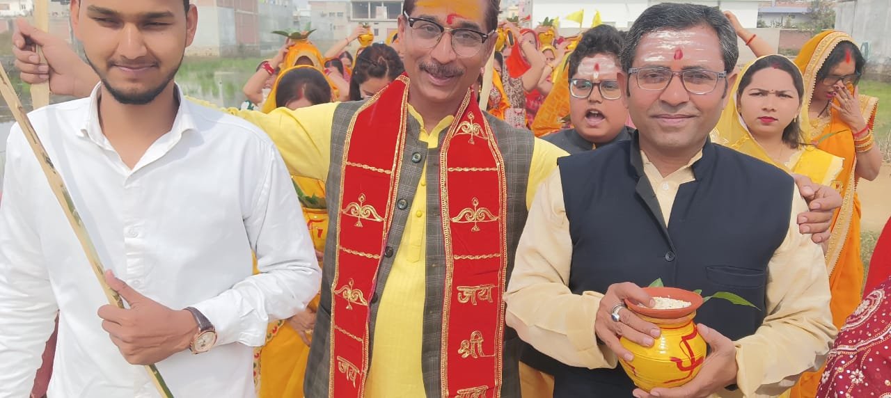 निकली मंगल कलश यात्रा, मंडप में कलश स्थापित