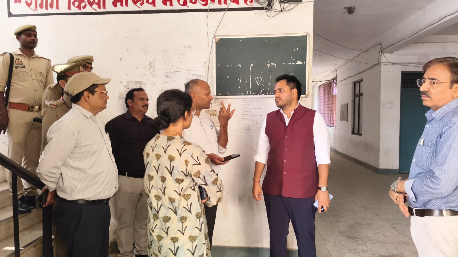 होमगार्ड भर्ती परीक्षा को निष्पक्ष व पारदर्शी ढंग से सम्पन्न कराने हेतु परीक्षा केन्द्रों का जिलाधिकारी ने किया औचक निरीक्षण*