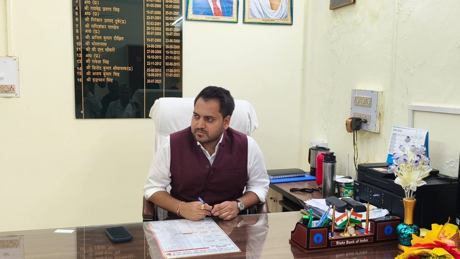 सोनभद्र जिले के 41 वें जिलाधिकारी के रूप में श्री चर्चित गौड़ ने किया कार्यभार ग्रहण