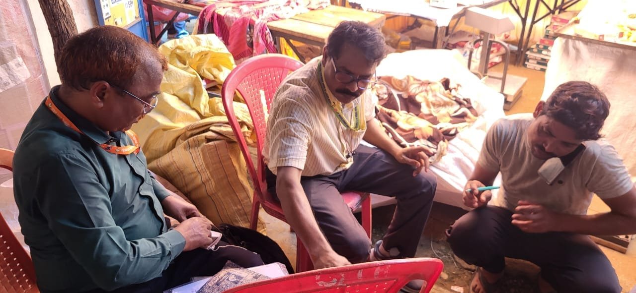 रक्षाबन्धन पर्व के अवसर पर खाद्य सुरक्षा एवं औषधि प्रशासन विभाग की टीम द्वारा 04 नमूनें संग्रहित कर जॉच हेतु भेजा