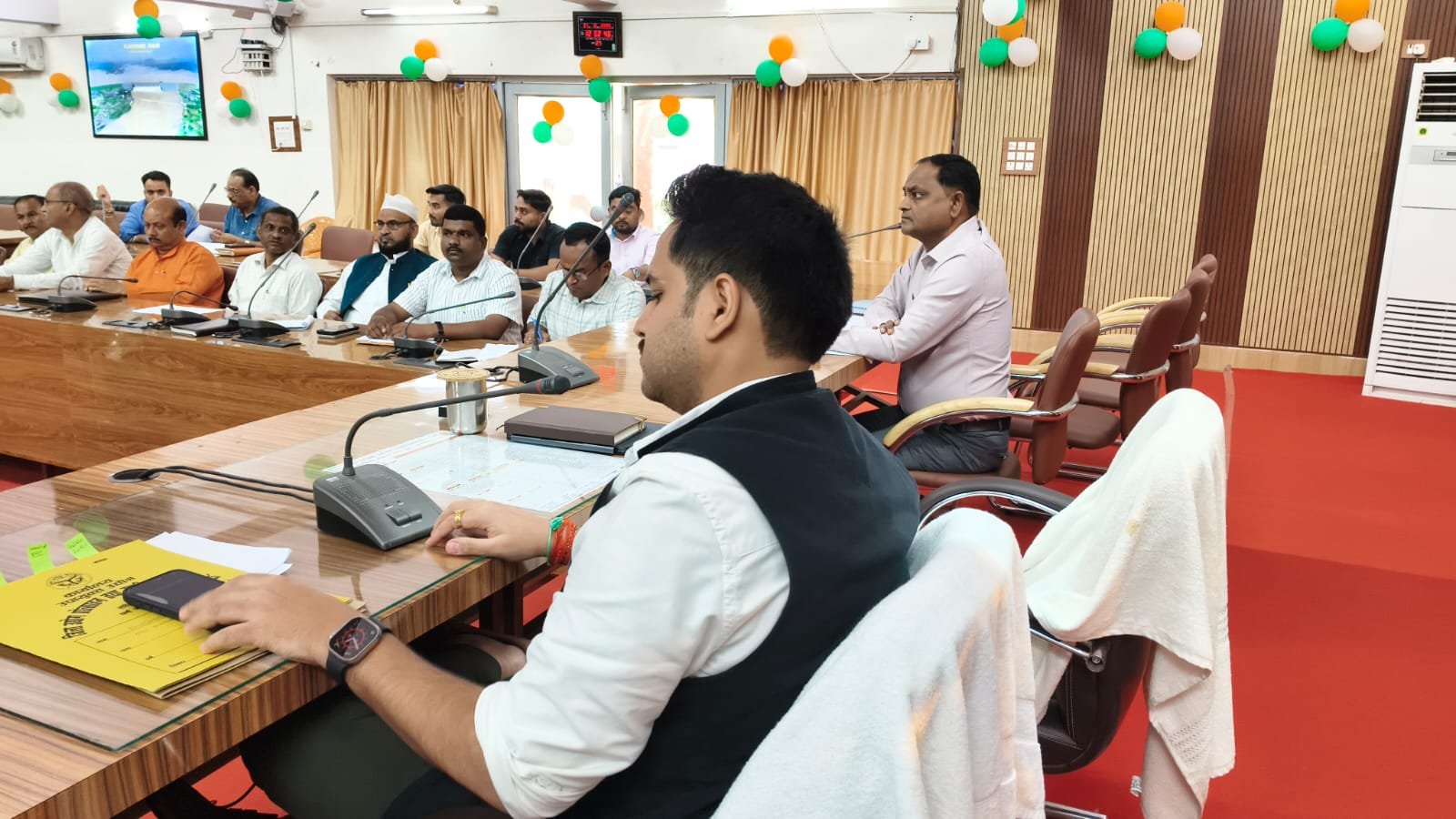 सोनभद्र उद्योग बंधु एवं व्यापारी बंधु की बैठक में जिलाधिकारी ने बैंकर्स को दिए निर्देश