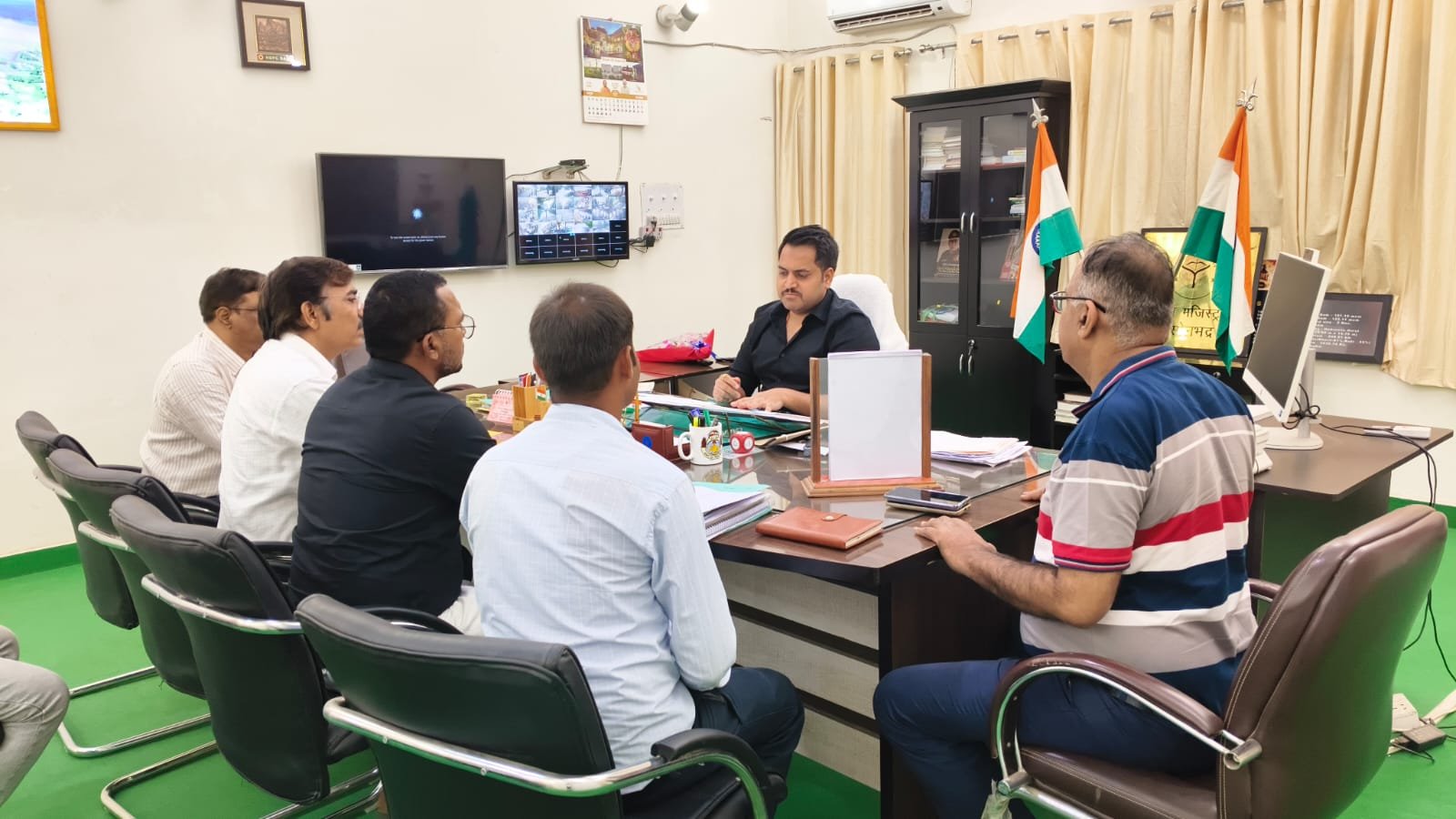 सोनभद्र सिन्दुरिया एक्सीलेंस सेंटर के निर्माण में धीमी प्रगति पर डीएम नाराज, कार्यदायी संस्थाओं को कड़े निर्देश